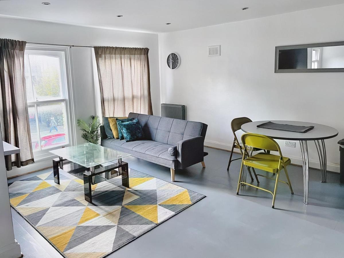 Lovely 2-Bedroom Serviced Apartment Greater Londres Exterior foto