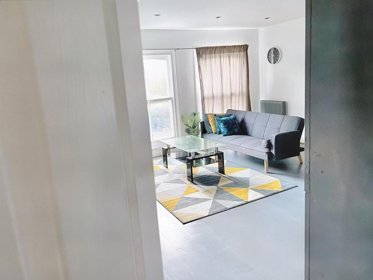 Lovely 2-Bedroom Serviced Apartment Greater Londres Exterior foto